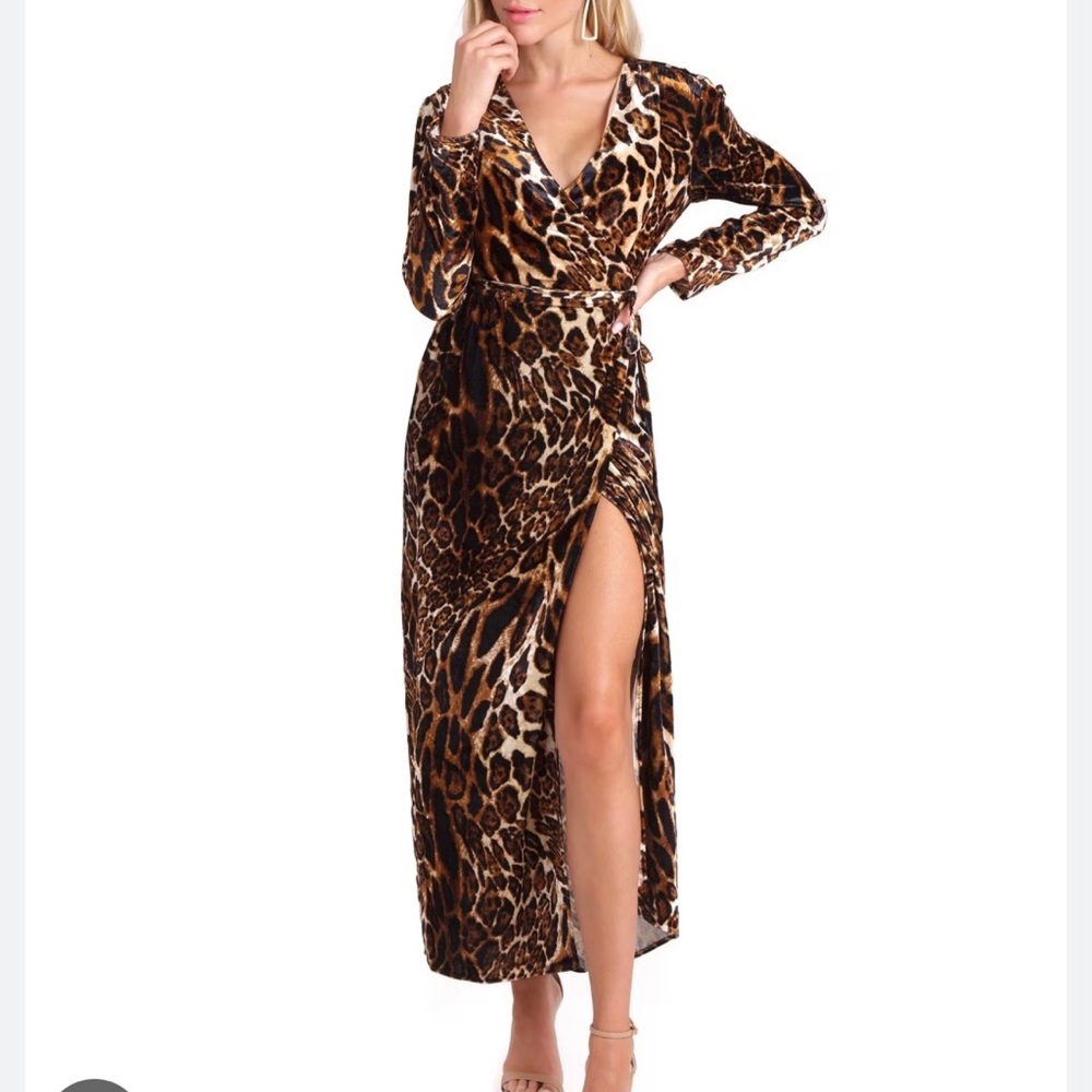 WAYF Gwyneth velvet leopard print midi dress